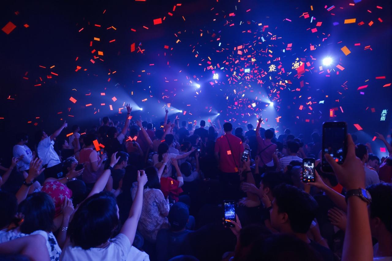 《星河漫漫》全球票房突破30亿，创快活影院历史新高